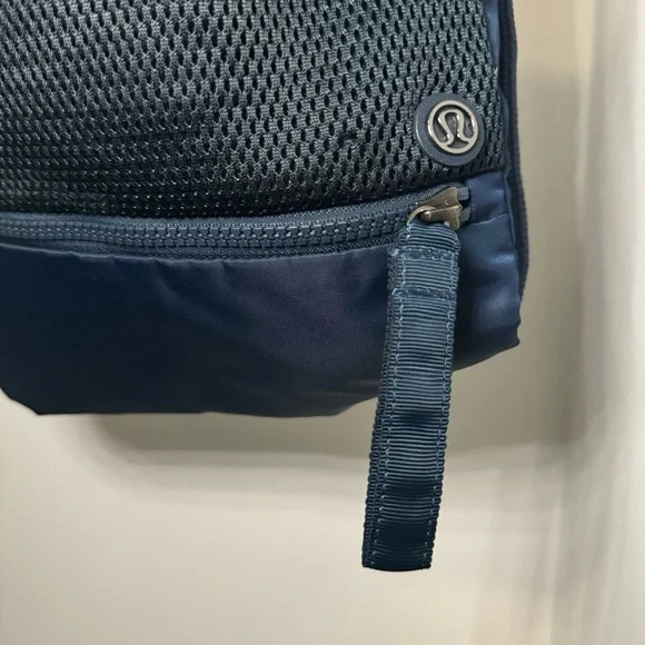 Lululemon drawstring backpack - Picture 6 of 6